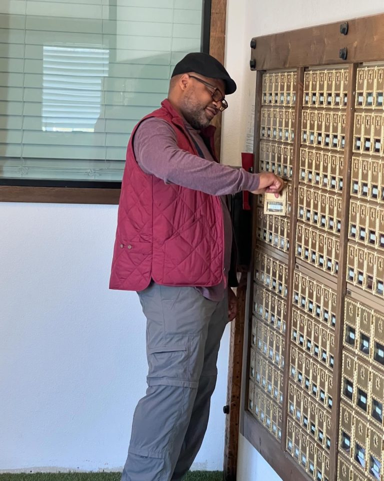 9 Reasons to Get a Private Mailbox and Protect Your Packages